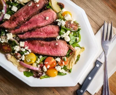 grilled steak salad with blue cheese