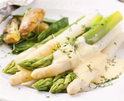 Steamed Asparagus with Hollandaise Sauce